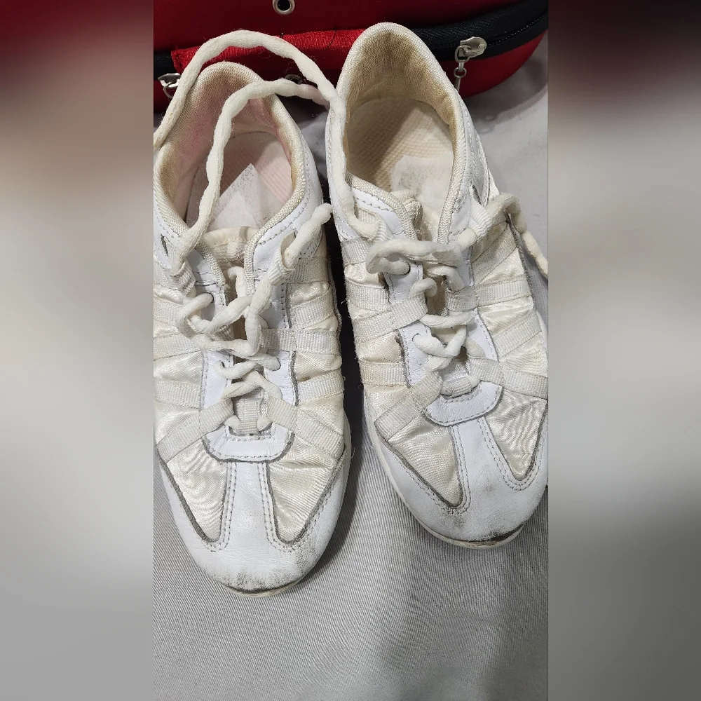 Nfinity Evolution shoes w/case - Picture 2 of 4